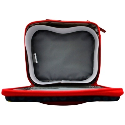 Mala ou mochila vermelha aberta com interior cinza escuro acolchoado