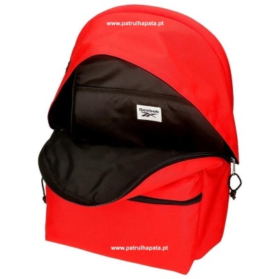 Mochila vermelha e preta Reebok com bolso frontal e etiqueta branca