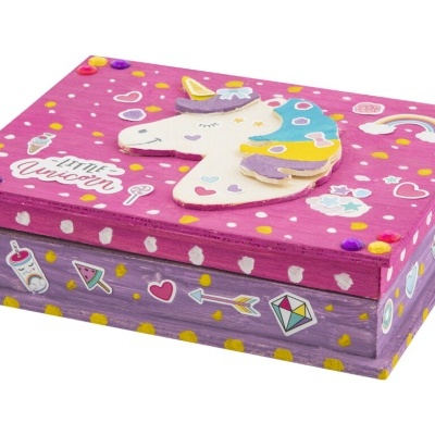 Caixa decorativa de madeira com tampa rosa e unicórnio tridimensional colorido