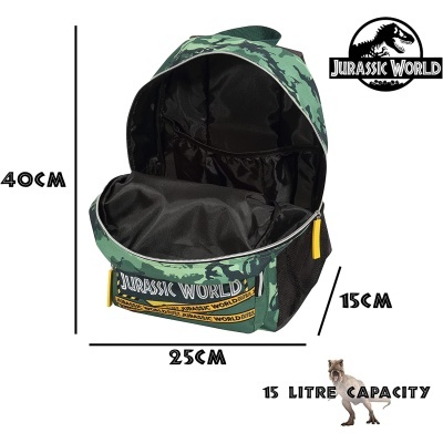 Mochila verde com padrão de folhas e interior preto, com texto JURASSIC WORLD na frente
