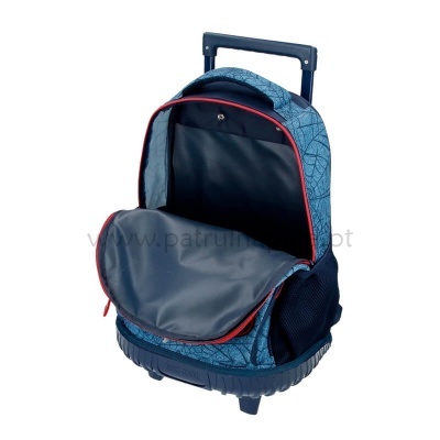 mochila azul com rodas e puxador retrátil aberta com bolso frontal