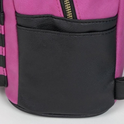 Bolsa pequena rosa com bolso preto e fecho metálico dourado