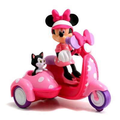 Figura de Minnie Mouse rosa numa scooter com sidecar e um gato preto e branco
