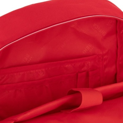 Interior vermelho de mochila com divisórias e padrão de texto MICHAEL KORS