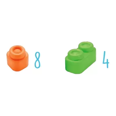 Dois blocos de construção em plástico, um laranja com o número 8 e um verde com o número 4 ao lado