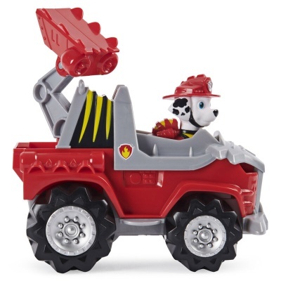 Carro de brinquedo vermelho e cinzento com cão figura ao volante