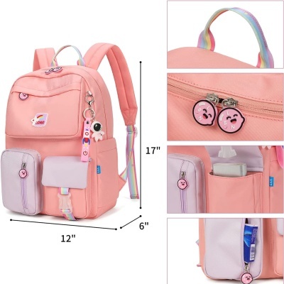 Mochila cor-de-rosa com vários compartimentos e detalhes em lilás.
