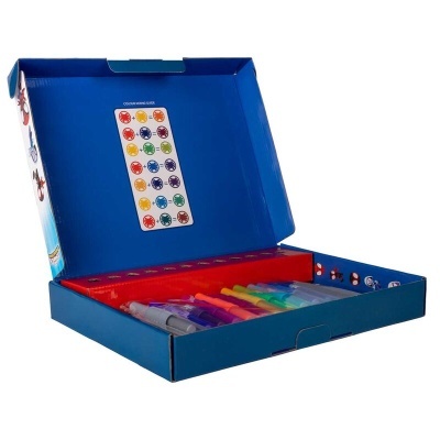 Caixa aberta azul com canetas coloridas e cartão com círculos coloridos