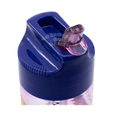 Garrafa de água com tampa azul e bocal roxo translúcido