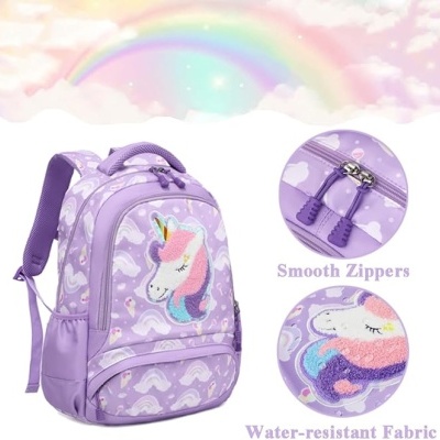 Mochila lilás com unicórnio e corações brancos para crianças