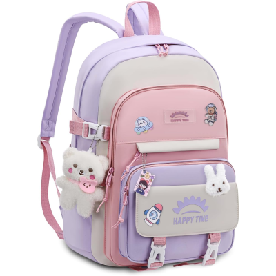 Mochila colorida com pelúcias e texto HAPPY TIME