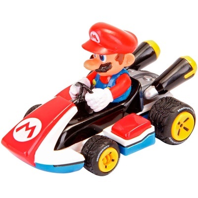 Figura de Mario em carro de corrida preto e vermelho com detalhes amarelos