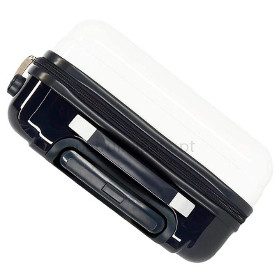 Mala de viagem branca e preta com fecho de correr e carrinho embutido