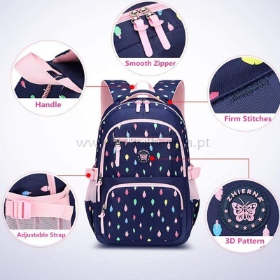 Mochila escolar azul escura com padrão colorido e detalhes rosa