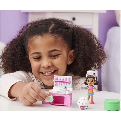 A casa de bonecas de GABBY - cozinha