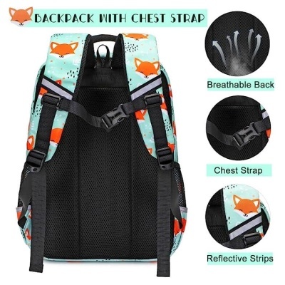 Mochila com padrão de raposas laranjas, tiras pretas e fecho de peito