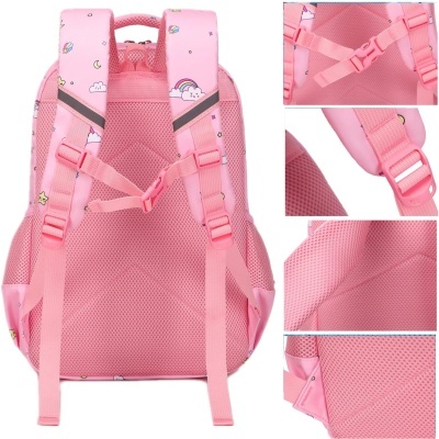 mochila rosa com alças ajustáveis e estampas coloridas