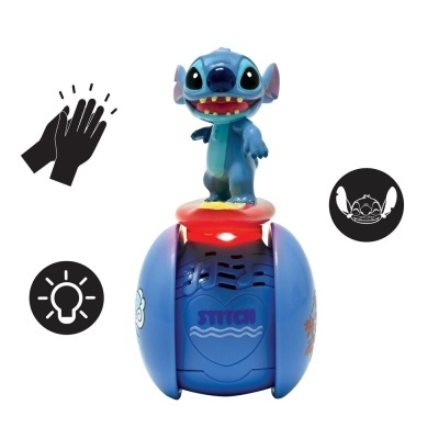 Figura do personagem Stitch em brinquedo eletrônico azul com luz vermelha e texto STITCH.