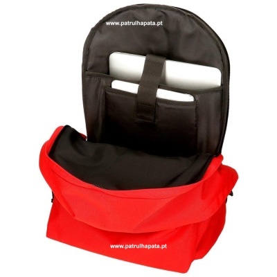 Mochila vermelha aberta com bolsos internos e texto www.patrulhapata.pt