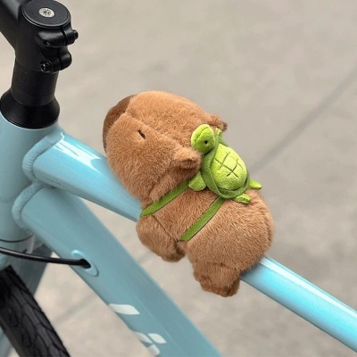 Peluche pulseira Capivara com mochila