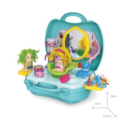 Estojo azul com bonecas e acessórios de cabeleireiro em plástico colorido