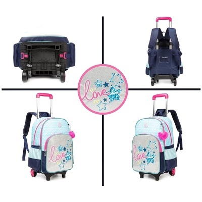 Mochila com rodas azul claro e rosa com padrão de estrelas, texto 'love' e chaveiro coração