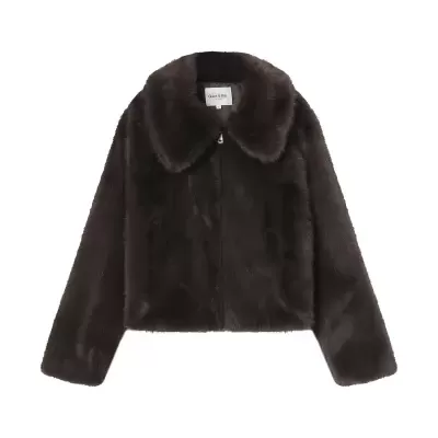 Casaco curto castanho escuro de pelúcia com gola larga e etiqueta Grace & Mila