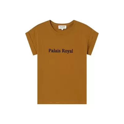 T-shirt castanha com texto 'Palais Royal' preta no centro e mangas curtas dobradas
