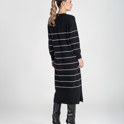 Vestido preto longo de malha com riscas brancas