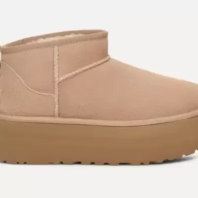 Bota Classic Ultra Mini Plataforma