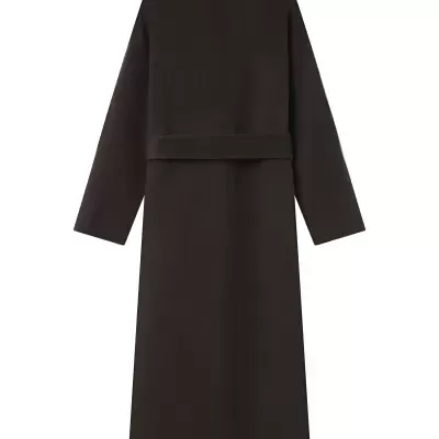 Casaco comprido castanho escuro com cinto e gola