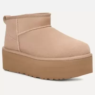 Bota Classic Ultra Mini Plataforma