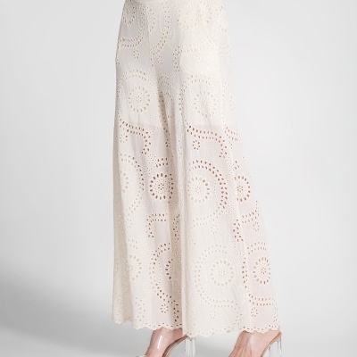 Calça Bordado inglês