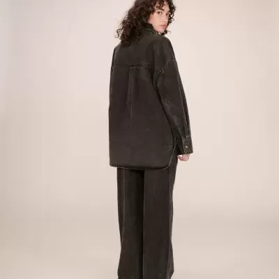 Conjunto feminino de camisa e calças largas pretas de ganga