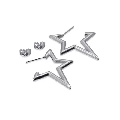 Brincos de estrela em metal prateado com fechos de pressão