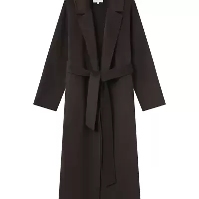Casaco comprido castanho escuro com cinto e gola de lapela
