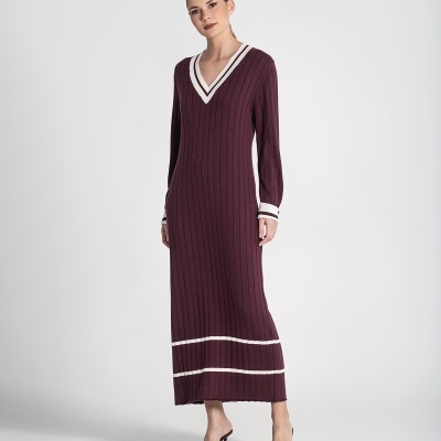 Vestido longo de malha bordeaux com riscas brancas
