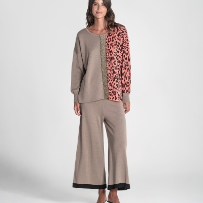 Calça com contraste