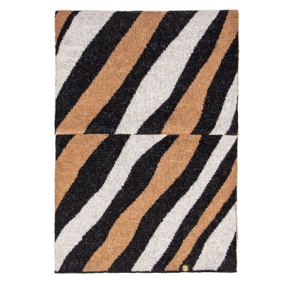 tapete ou toalha com padrão às riscas castanho, preto e branco