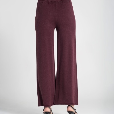Calças bordeaux de malha, corte largo, cintura elástica, vista traseira