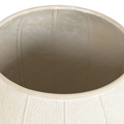 Vaso cerâmico esférico bege claro com textura riscada