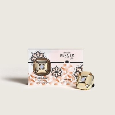 Difusor de carro Maison Berger Paris em embalagem branca com detalhes florais.