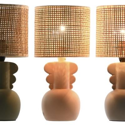 Três candeeiros de mesa com bases arredondadas e cúpulas de malha translúcida