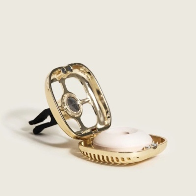 Difusor de ambientador dourado com refil branco e suporte preto