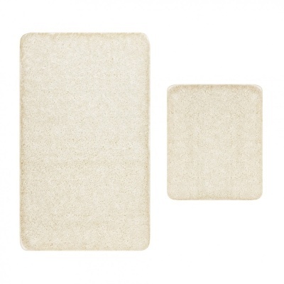 Dois tapetes de banho bege, textura felpuda, um grande e um pequeno, com cantos arredondados