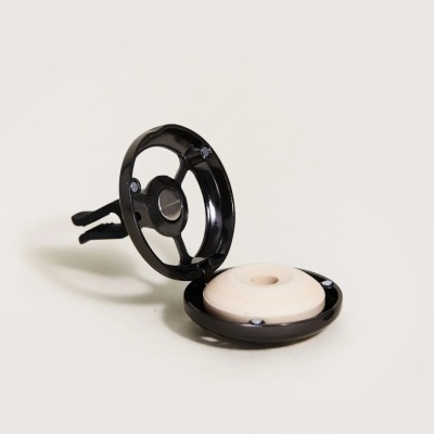 Suporte de telefone para automóvel preto com almofada branca