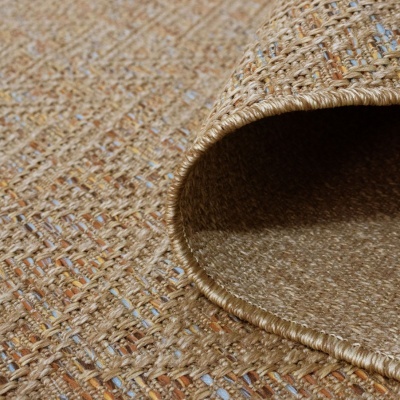 Tapete tecido bege, castanho e azul claro com borda costurada