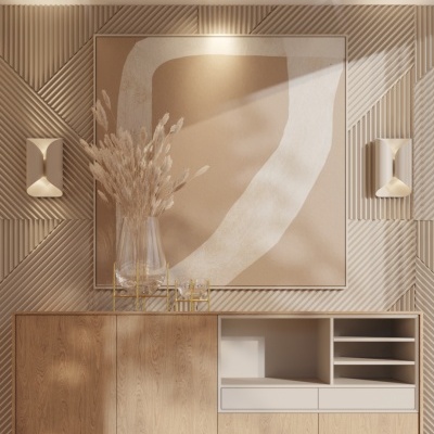 Aparador de madeira clara com decoração e paredes texturizadas bege