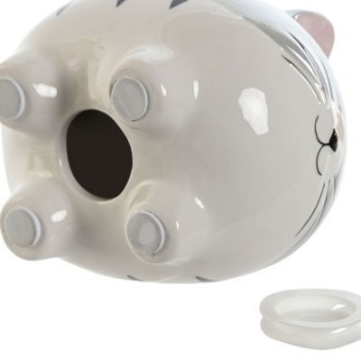 Figura decorativa de cerâmica branca com rosto de gato e peça circular