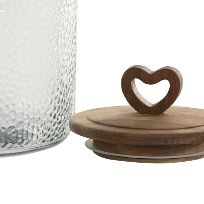Frasco de vidro texturizado com tampa de madeira e puxador em forma de coração